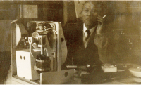 明治郎と巻紙発券機（1957年）